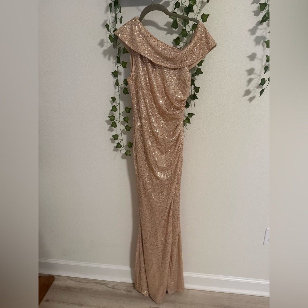 Glamorous Gold One-Shoulder Sequin Dress- worn for few hours - Picture 3 of 7
